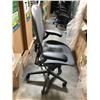 Image 2 : HERMAN MILLER AERON GRAPHITE FULLY ADJUSTABLE TASK CHAIR SIZE C RETAIL PRICE $2243 CAN