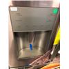 Image 2 : GE STAINLESS STEEL ADORA FRIDGE/FREEZER DFE24JYR WITH WATER AND ICE DISPENSER