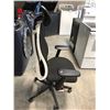 Image 2 : HERMAN MILLER VANTUM BLACK/WHITE GAMING TASK CHAIR RETAIL PRICE $995 CAN