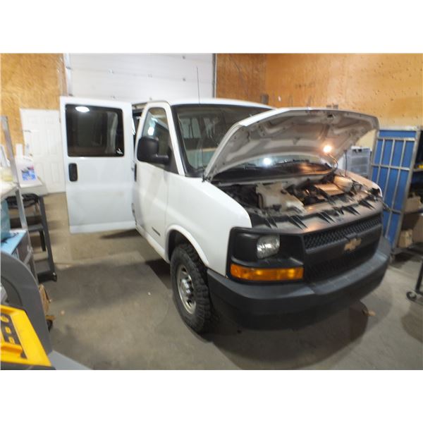 2006 Chev 3500 Passenger Van