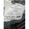 Image 3 : Kirkland KING Plush Blanket 112" x 92" Grey