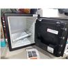 Image 4 : Sentry Safe SFW123FTC 1.2 cu.ft. Electronic Fire Safe WITH CODE