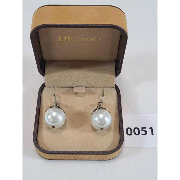 PAIR OF LARGE CULTURED PEARL EARRINGS