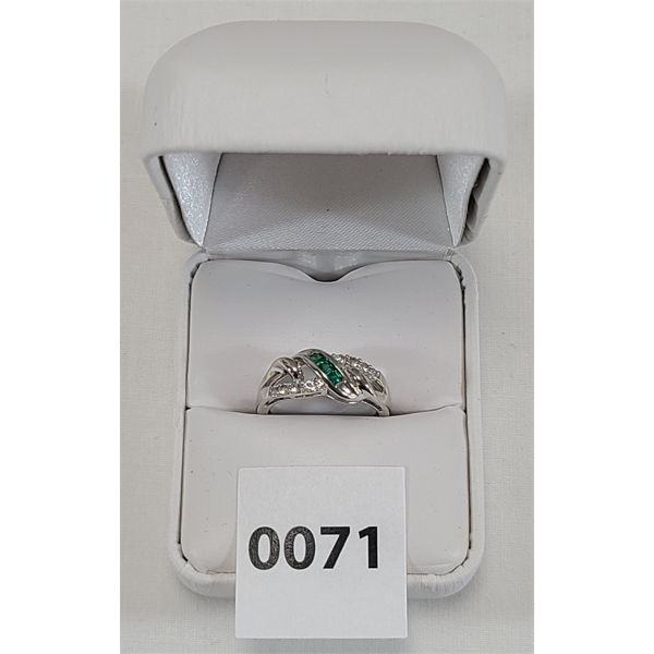 EMERALD AND WHITE SAPPHIRE RING 