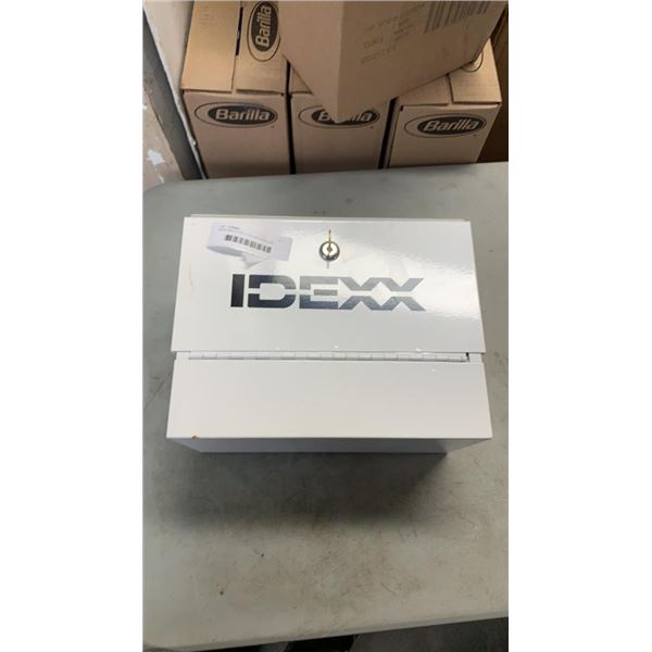 IDEXX INSULATED LOCK BOX WITH KEY