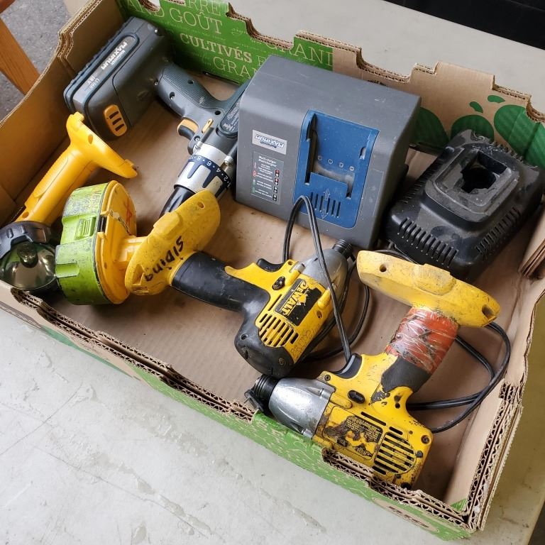 MASTERCRAFT MAXIMUM 18V CORDLESS DRILL WITH BATTERY AND CHARGER AND ...