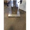 Image 2 : STAINLESS OPERATING TABLE - 45-1/4 X 21-1/4 INCH