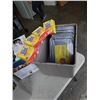 Image 1 : TOTE OF NEW COOKIE SHEETS AND SOS PADS