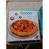 Image 2 : CUCINO PRO BUBBLE WAFFLE MAKER, PIZZA STONE 16" AND SMOKING GUN