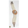 Image 1 : LADIES FLOWER PEARL LOOKING GENEVA WATCH