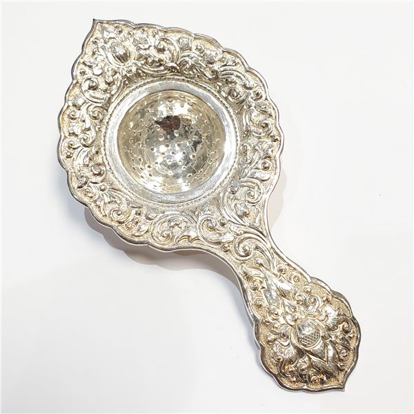 S160-72 SILVER TEA STRAINER (44G)