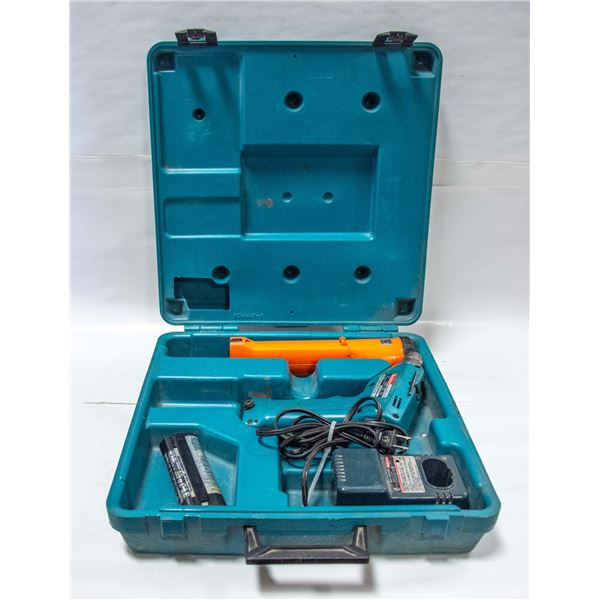 MAKITA SET (DRILL + LIGHT + 2 BATTERIES)