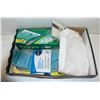 Image 1 : FLAT OF CLEANING SUPPLIES