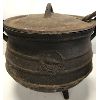 Image 2 : LOT OF 3 - 2 IRON DUTCH OVENS - 1 CAST POT - SEE ALL PICS