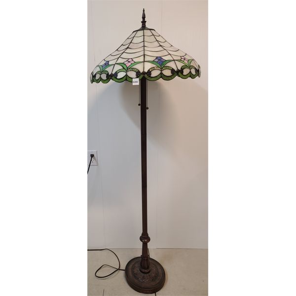 TIFFANY STYLE FLOOR LAMP