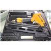 Image 2 : BOSTITCH NAIL GUN W/CASE