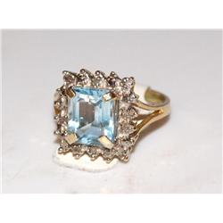 14k Gold Ring W/Blue topaz 4.9gr