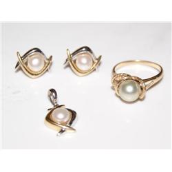 9.00mm Pear ,Ring,Pearl Pendant & Pearl Earrings