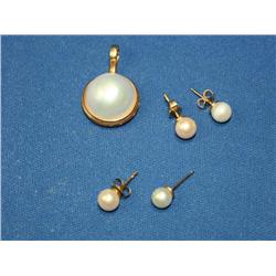 Mabe Pearl Pendant & White Pearl Earrings