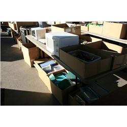 Table Lot Of Kitchen Ware