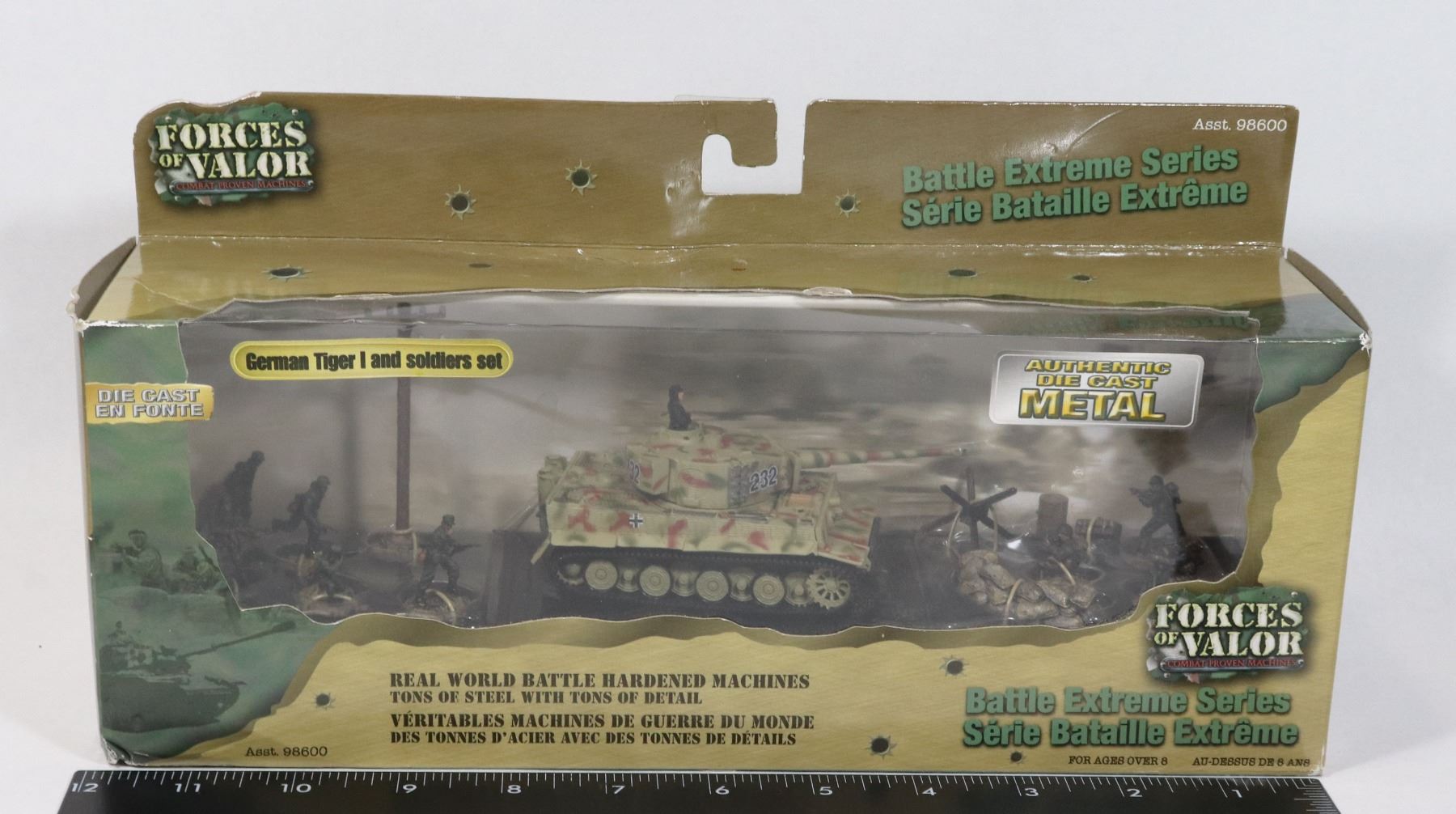 551 BOXED FORCES OF VALOR DIE CAST METAL TANK