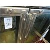 Image 2 : True 5' Worktop Glass Door Reach-In Beer Cooler