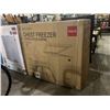 Image 2 : RCA 7 Cu ft Chest Freezer Model RF710-D-White (Appears to be new, box damaged)