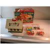 Image 1 : Fisher-Price Play Family School in Box