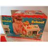 Image 2 : Fisher-Price Play Family School in Box