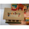 Image 4 : Fisher-Price Play Family School in Box