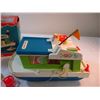 Image 2 : Fisher-Price Play Family House Boat in Box