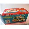 Image 4 : Fisher-Price Play Family House Boat in Box