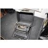 Image 1 : Antique Underwood Typewriter
