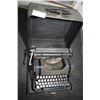 Image 2 : Antique Underwood Typewriter