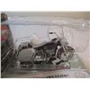 Image 3 : 1:18 Scale Harley-Davidson Motorcycle