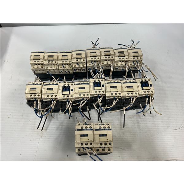 Lot of (18) Telemecanique #LADN22 Contactors