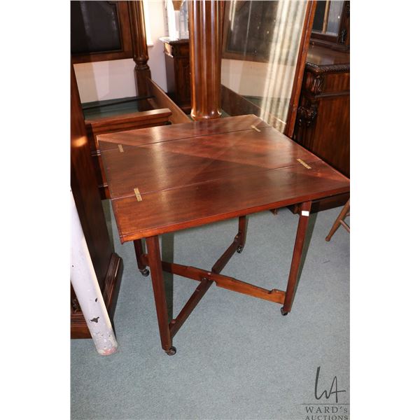 Interesting antique mahogany occasional tea table, 30  X 15  when folding, with spreading base to ac