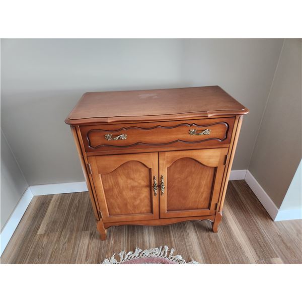 French Provincial Server    32" X 16.5" x 35.5" H   EXCELLENT CONDITION