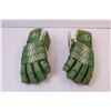 Image 3 : Pair of Model 1 Cooper Hockey Gloves