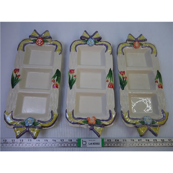 (3) Easter Serving Trays- One is chipped