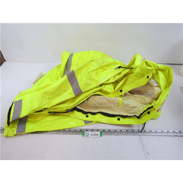 Bulwark Protective Gear Rain Jacket (size med)