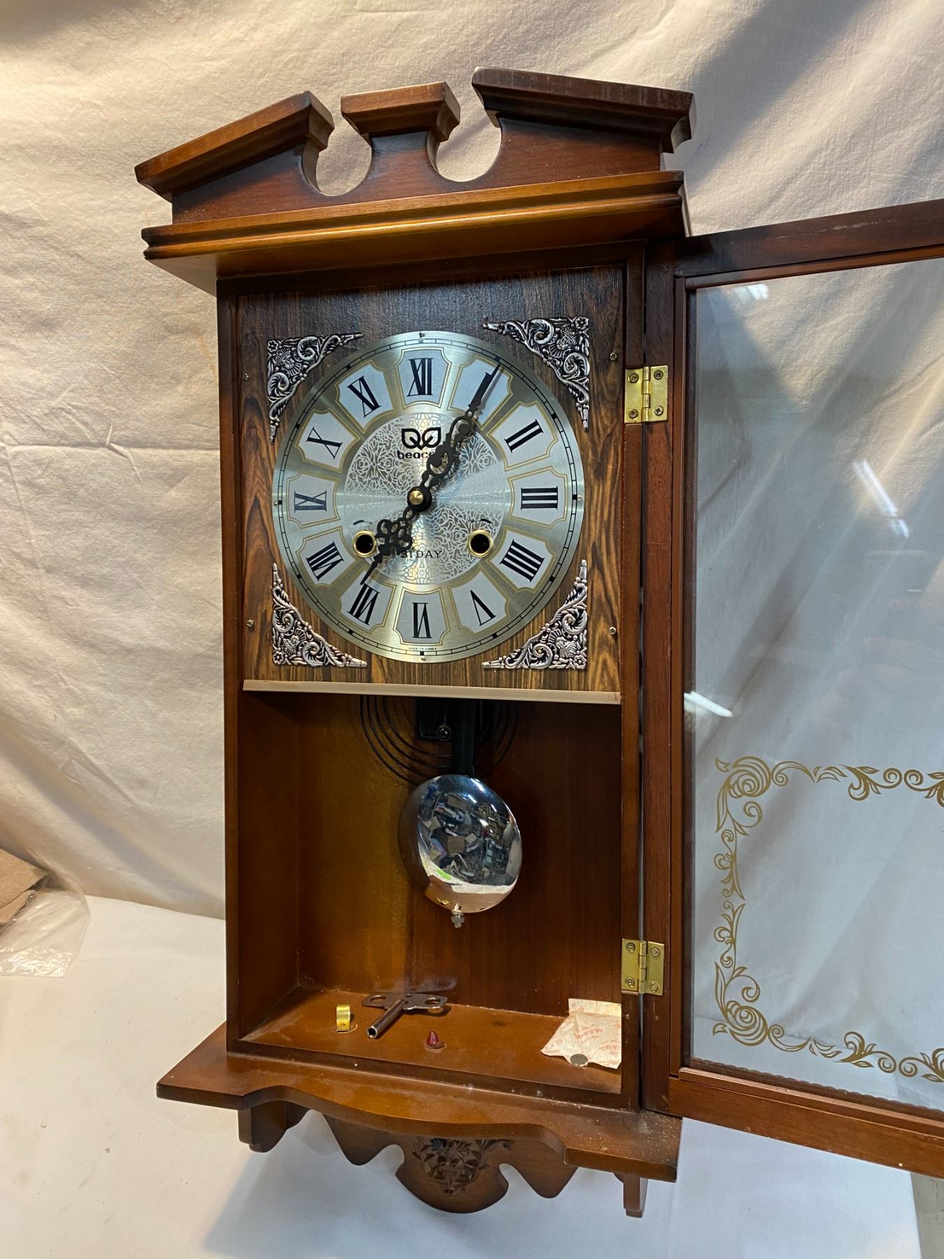 Beacon 31 day clock with key