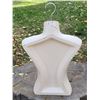 Image 3 : Hangable mannequin bust.