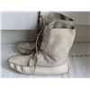 Image 3 : Vintage leather snow moccasins.