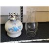 Image 2 : vintage oil lamp, cream & floral.