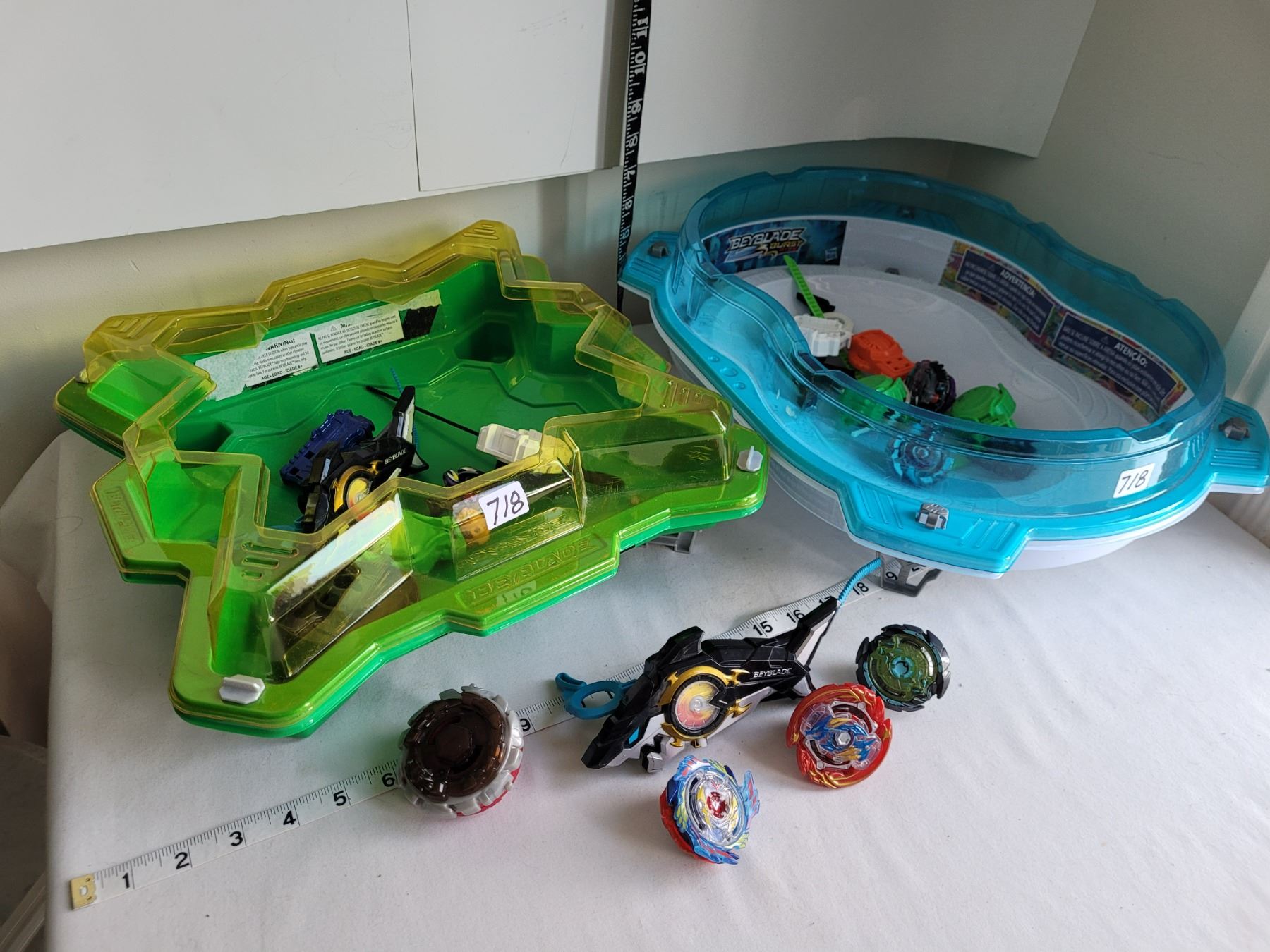 2 Beyblade arenas, complete beyblades & spinners