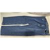 Image 5 : 2 pairs of pants: 42 x 34 (dark blue) & 38 x 34 (light blue) jeans, good condition