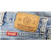 Image 3 : 2 pairs of pants: Wrangler 38 x 34 & Levi Strauss 38 x 34 light blue jeans, good condition