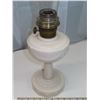 Image 3 : Antique Aladdin Milk glass oil lantern