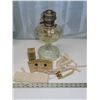 Image 2 : Antique Aladdin lamp with extra Aladdin model 11 wick + 2 Aladdin Super-Service Mantle lantern model